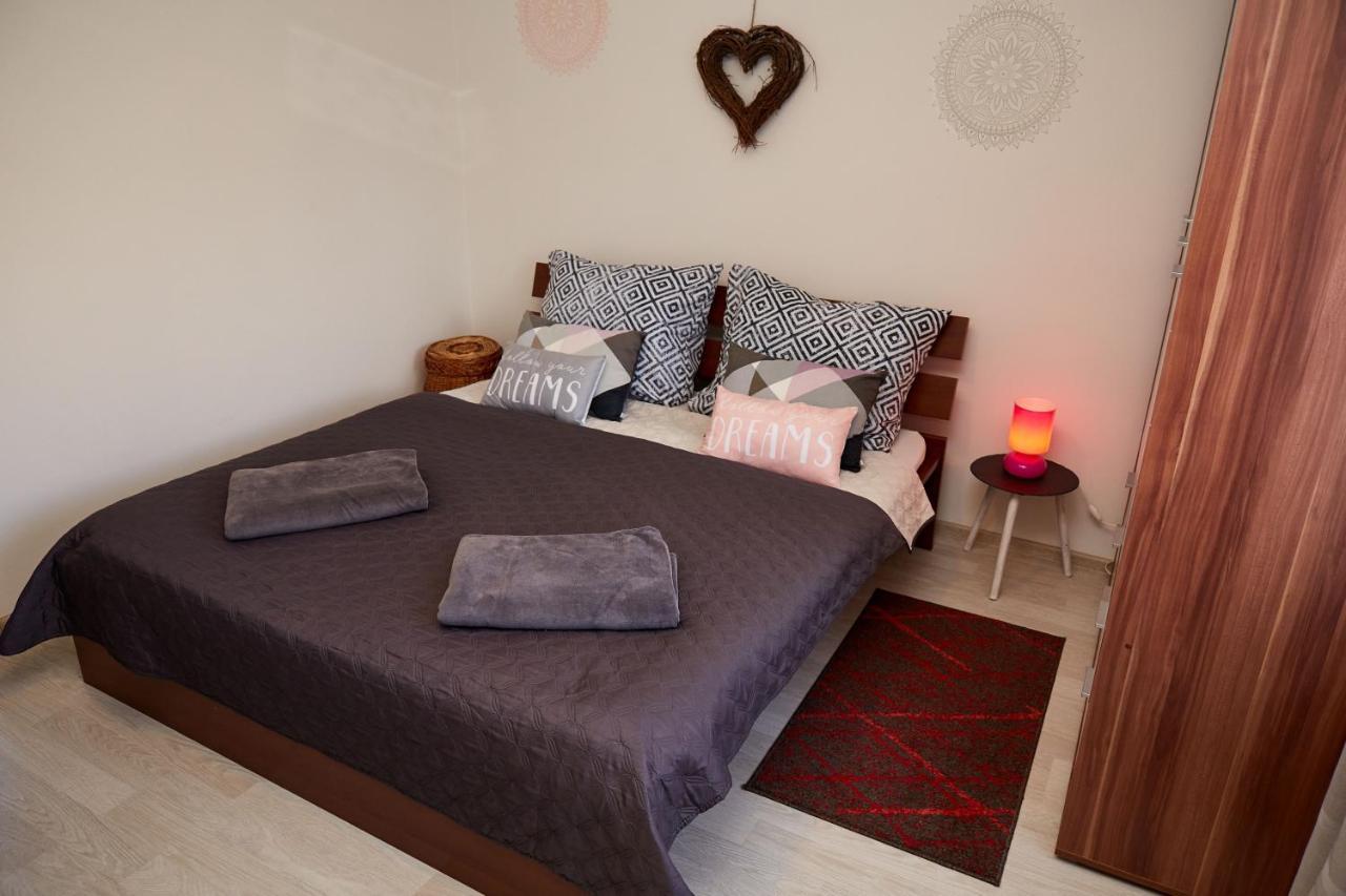 Biskupice Apartment *